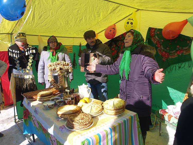 Конкурс «Масленичное чайное королевство» проходил в рамках районного праздника «Проводы зимы»